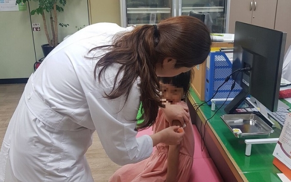 ▲목포시가 24일부터 만5~11세 소아에 대한 코로나19 예방접종 사전예약을 시작하며 오는 31일부터 접종을 실시한다.(사진제공=목포시)