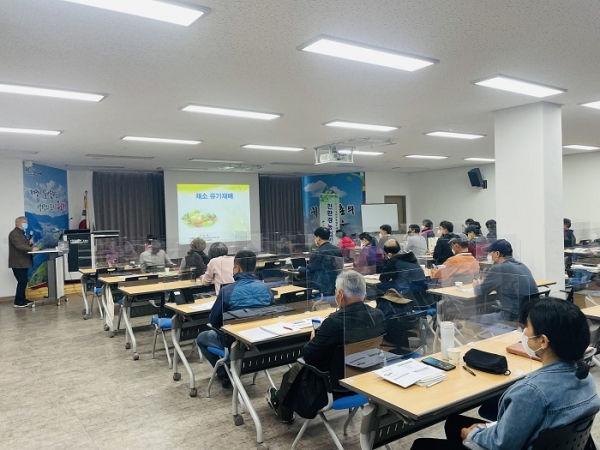 ▲구례군은 제14기 구례군농업인대학을 코로나19 확산방지를 위해 4월부터 대면교육을 실시했다.(사진제공=구례군)