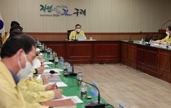 ▲이광동 군수 권한대행은 18일 실과장 정책토론회를 개최했다.(사진제공=구례군)