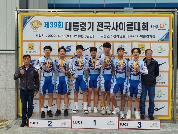 ▲제39회 대통령배 전국사이클대회 시상식 모습(사진제공=강진군)