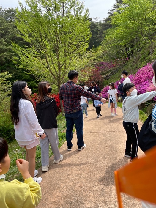 ▲구례군은 전라남도 공립수목원 제1호인 구례수목원에서 ‘생태에서 배우는 힐링 숲체험’을 운영했다.(사진제공=구례군)
