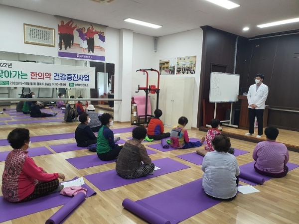 ▲무안군은 10일부터 오는 10월 28일까지 찾아가는 한의약 건강증진사업을 운영한다.(사진제공=무안군)