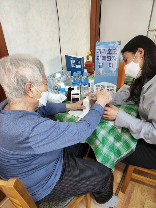 ▲진도군이 치매 환자들을 대상으로 가가호호 치매환자 쉼터를 오는 5월까지 운영한다.(사진제공=진도군)