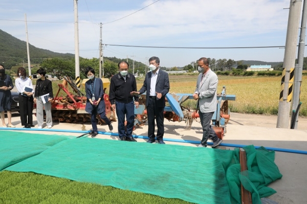 ▲곽준길 해남군수 권한대행은 26일 지역 농수산물 가공·유통 업체를 연달아 방문하고 현안사업 현장점검을 실시했다.(사진제공=해남군)