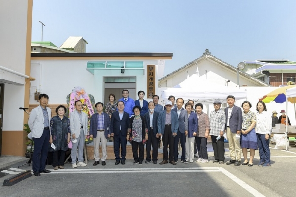 순천시는 3일 풍덕동 무지개아파트 경로당 개소식을 가졌다.(사진제공=순천시)