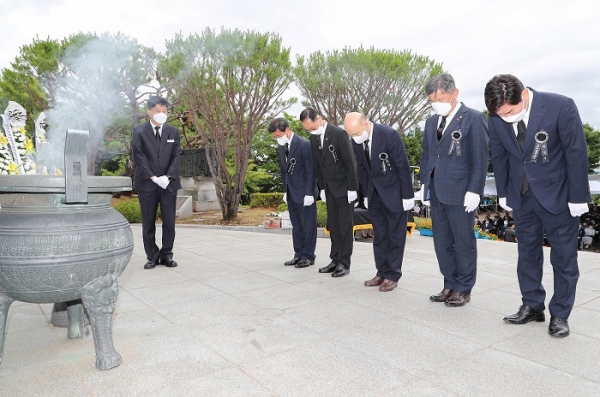 광양시는 지난 6일 중동 현충탑 광장에서 제67회 현충일을 맞아 순국선열과 호국영령, 국가를 위해 희생하신 분들의 숭고한 희생정신을 기리기 위해 추념식을 개최했다.(사진제공=광양시)
