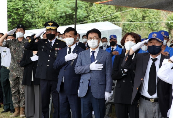 ▲지난 6일 강진읍 보은산 충혼탑 광장에서 제67회 현충일 추념식이 거행됐다.(사진제공=강진군)