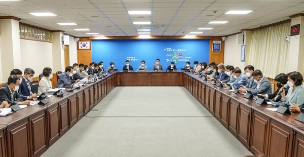 ▲김종식 목포시장은 8일 민선7기 마지막 시정현안회의를 주재했다.(사진제공=목포시)