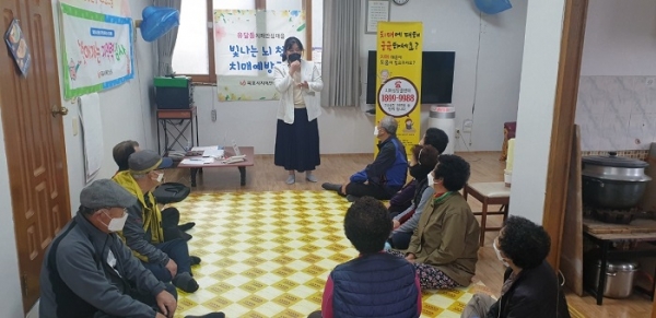 ▲목포시 치매안심센터가 ‘찾아가는 치매예방교실, 빛나는 뇌 청춘’과 ‘이동 치매안심센터’를 운영한다.(사진제공=목포시)