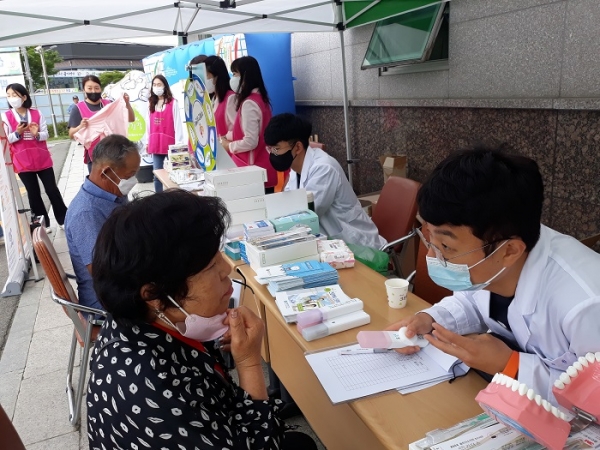 영암군은 지난 15일 제77회 구강보건의 날을 맞아 구강보건의 날 행사를 진행했다.(사진제공=영암군)