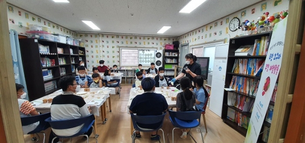 ▲무안군과 농촌신활력플러스사업추진단은 쿠킹 체험교실을 관내 지역아동센터 대상으로 시범 운영한다.(사진제공=무안군)