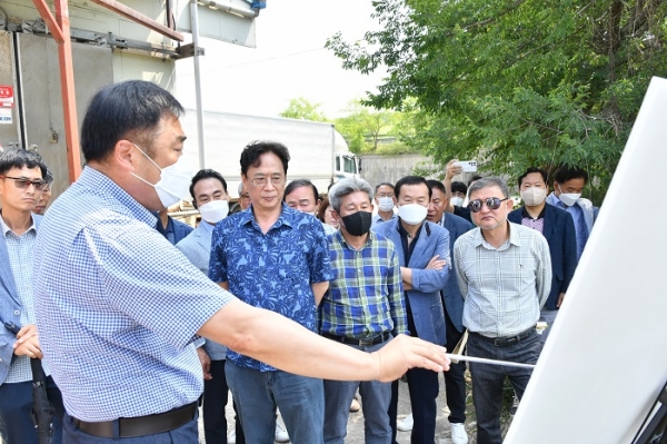 ▲담양군수직 인수위원회가 지난 22일 민선8기의 군정업무 파악을 위해 주요 현안 사업장 방문을 실시했다.(사진제공=담양군)