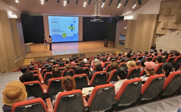 ▲지난 28일 산업안전보건공단의 지원을 받아 진행한 안전교육 모습(사진제공=화순군)