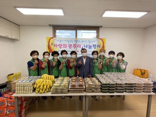 ▲장흥읍 지역사회보장협의체는 지난달 30일 ‘사랑의 광주리’나눔 행사를 가졌다.(사진제공=장흥군)