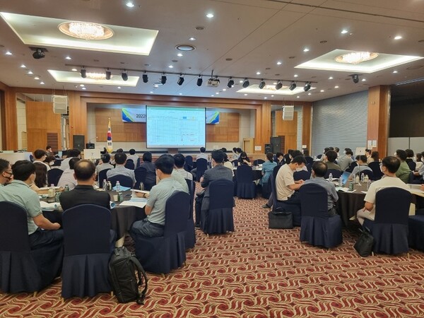 ▲전라남도교육청이 8일 일반고 교감 및 교육과정 업무담당자 대상으로 고등학교 교육과정 편성‧운영 연수를 실시했다.(사진제공=전라남도교육청)