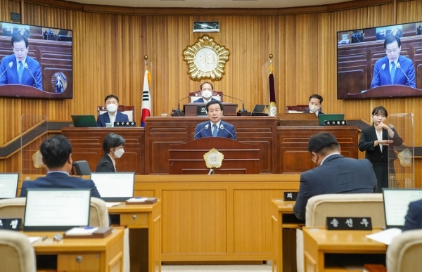 ▲박홍률 목포시장이 18일 제377회 목포시의회 임시회 민선8기 시정연설을 통해 목포 시정 밑그림을 제시했다.(사진제공=목포시)