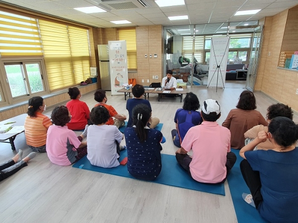 ▲장흥군보건소는 ‘한의약 중풍예방교실’을 운영하고 있다.(사진제공=장흥군)