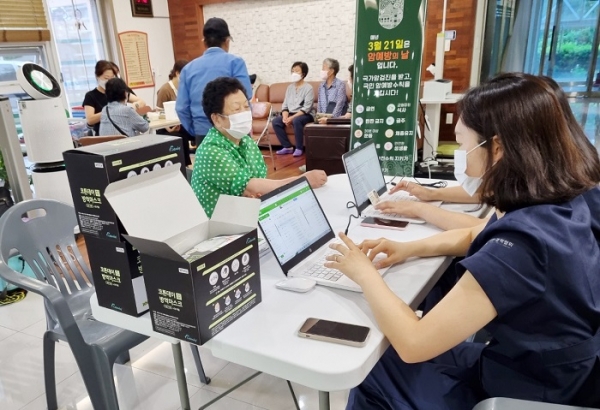 ▲담양군은 결핵발병 고위험군인 노인일자리사업 참여자 대상으로 노인결핵 전수검진을 진행하고 있다.(사진제공=담양군)