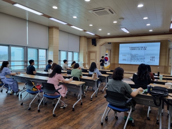 ▲전라남도교육청은 25일 나주교육지원청 대회의실에서 2기 양성 과정(기초)을 시작으로 12월까지 특수교육대상학생 행동중재 전문요원 양성 연수를 실시한다.(사진제공=전라남도교육청)