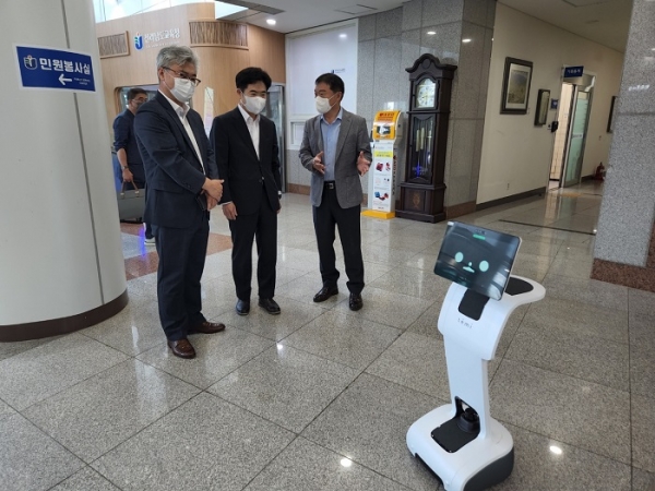 ▲전남교육청 보급 교육용 AI 로봇(사진제공=전라남도교육청)