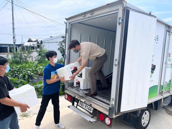 ▲강진군과 (재)강진군문화관광재단은 강진의 대표 여행 브랜드인 ‘푸소(FU-SO)체험’과 ‘강진 묵은지’를 연계한 여행 프로그램을 진행한다.(사진제공=강진군)
