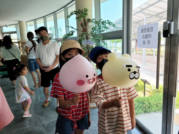 ▲무안군은 무안황토갯벌랜드를 방문하는 관광객과 숙박객을 대상으로 힐링 갯벌 특성화 프로그램을 운영 중이다.(사진제공=무안군)