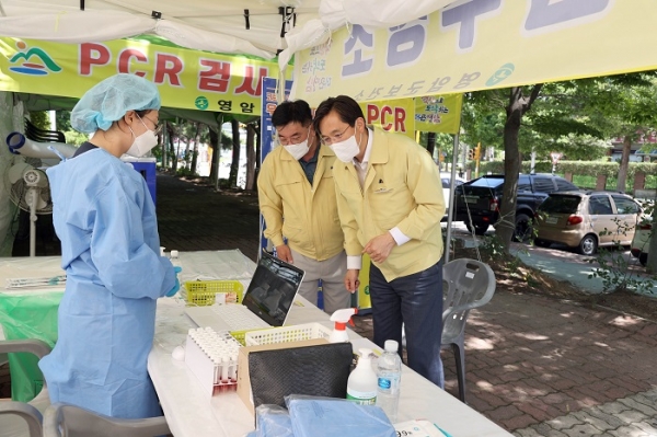 ▲영암군은 지난 4일부터 삼호읍 한마음회관에 코로나19 임시선별검사소를 추가 설치 운영하고 있다.(사진제공=영암군)