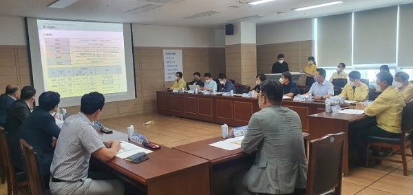 ▲전남교육청 그린스마트미래학교 BTL사업 우선협상대상자 회의 모습(사진제공=전라남도교육청)