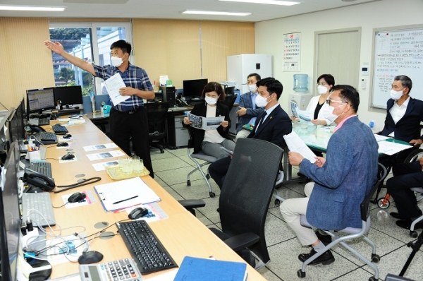 ▲광주광역시의회 환경복지위원회는 26일 덕남정수사업소,용연정수사업소, 빛고을노인건강타운을 방문하여 운영현황을 청취하고 시설을 점검했다.(사진제공=광주광역시의회)
