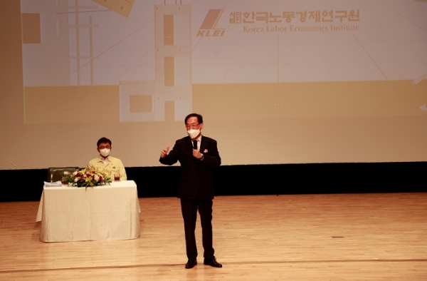 ▲지난 29일 문화예술회관에서 중대 재해예방 및 대응 역량 강화 교육을 실시했다.(사진제공=보성군)