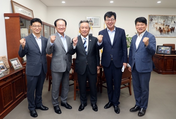 ▲장흥군은 지난 29일 대한체육회를 방문하여 체육인재개발원 2단계 사업 추진방안을 논의했다.(사진제공=장흥군)