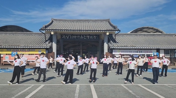 ▲곡성군이 2022년 전라남도 생명사랑 로고송 댄스 챌린지 경연대회에 단체로 참가해 장려상을 수상했다.(사진제공=곡성군)