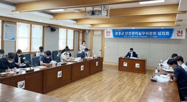 ▲장흥군은 지난 20일 각종 행사 대비 안전관리실무위원회를 열었다.(사진제공=장흥군)