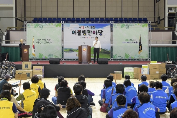 ▲21일 팔마실내체육관에서 열린 제13회 이통장 어울림한마당에서 인사하고 있는 노관규 순천시장(사진제공=순천시)
