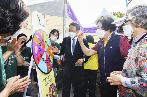 ▲동구는 지난 21일 푸른길 산수문화마당에서 ‘동구민 건강체험 한마당’을 개최했다.(사진제공=동구)