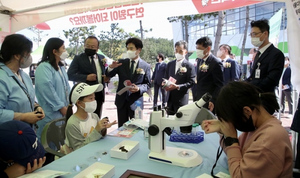 ▲전라남도교육청이 국립호남권생물자원관에서 ‘2022 창의융합형 전남과학축전’을 개최했다.(사진제공=전라남도교육청)