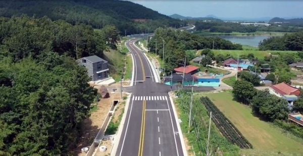 ▲장흥군은 ‘대덕~관산~용산 간 국도23호선 도로 시설개량’ 공사 구간을 9월 1일 임시 개통했다.(사진제공=장흥군)