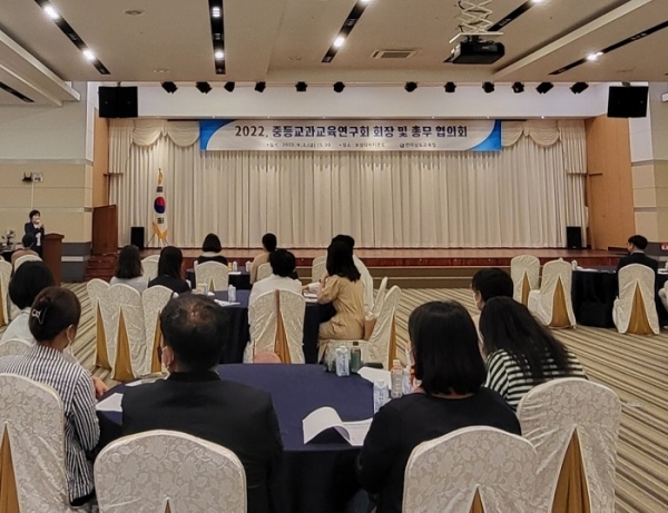 ▲전라남도교육청이 2일중등 교과교육연구회 회장 및 총무 70여 명이 협의회를 가졌다.(사진제공=전라남도교육청)