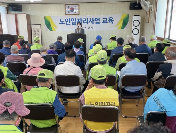 ▲무안군 몽탄면은 지난 5일 몽탄면분회 회의실에서 안전교육과 활동교육을 실시했다.(사진제공=무안군)