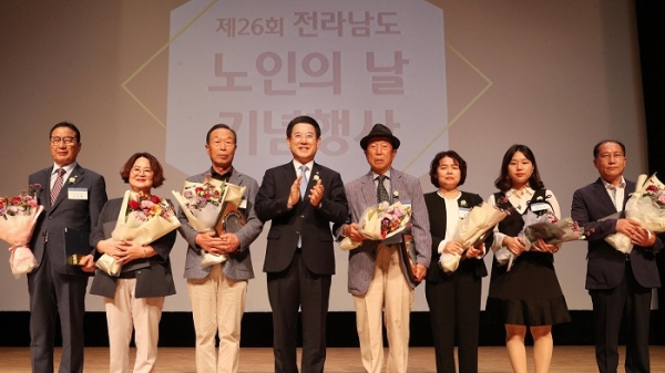 ▲전라남도는 10월 경로의 달을 맞아 6일 보성 문화예술회관에서 ‘제26회 전남도 노인의 날 기념행사’를 개최했다.(사진제공=전라남도)