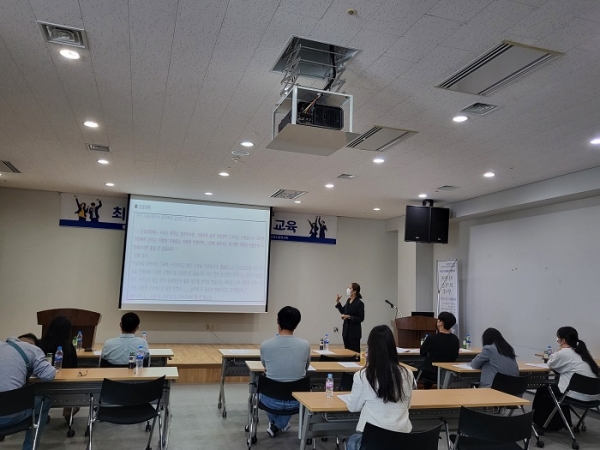 ▲강진군은 지난 6일 관내 구직자를 대상으로 무료 취업 컨설팅 교육을 진행했다.(사진제공=강진군)