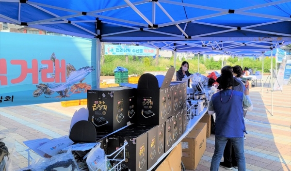 ▲전라남도는 오는 13일부터 3일간 광주 충장축제 행사장에서 제5회 ‘어식백세’ 전라남도 수산물 직거래장터를 개장한다.(사진제공=전라남도)
