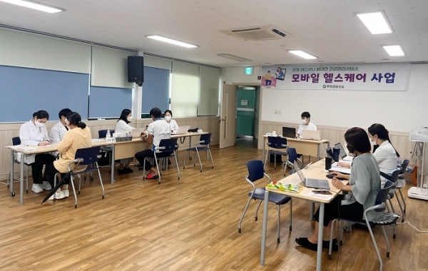 ▲무안군은 모바일 헬스케어 사업 대상자 74명을 대상으로 중간검진을 실시했다.(사진제공=무안군)