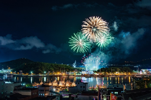 ▲2019 목포항구축제 불꽃놀이(사진제공=목포시)