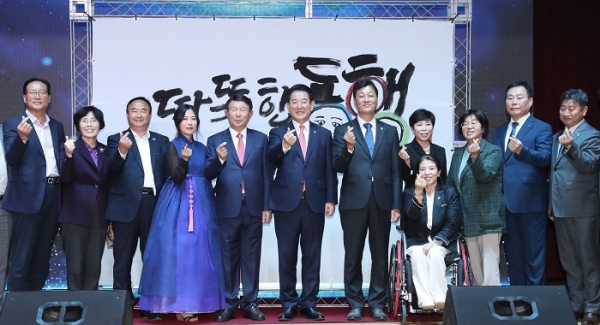 ▲전라남도는 14일 ‘따뜻한 동행, 모두가 행복한 사회’를 주제로 제23회 사회복지의 날 기념행사를 개최했다.(사진제공=전라남도)