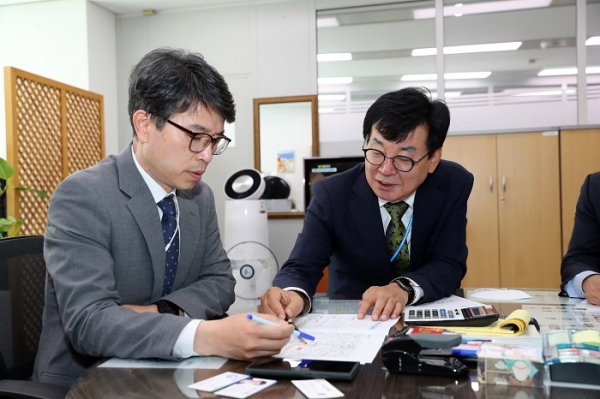 ▲김성 장흥군수는 2023년 국비 예산 확보를 위해 18일 기획재정부와 국토교통부를 방문했다.(사진제공=장흥군)