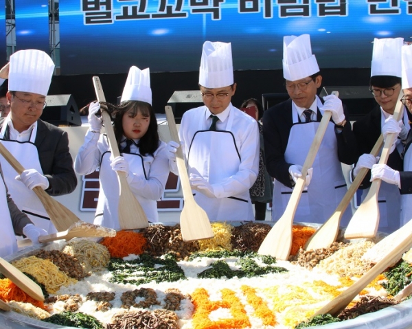 ▲보성군은 오는 11월 4일부터 11월 6일까지 벌교천변과 벌교전통시장 공용주차장 일원에서 ‘제19회 벌교 꼬막축제’가 개최된다.(사진제공=보성군)