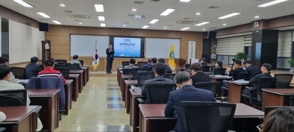 ▲박홍률 목포시장은 지난 24일 목포해양대학교 해양·수산최고경영자과정 수강생에게 목포시 비전을 소개했다.(사진제공=목포시)
