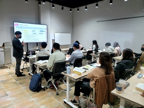 ▲전라남도교육청이 지난 29일부터 30일 2일 간 도내 초등교사 34명을 대상으로 ‘읽기 이해력 향상을 위한 교육과정 연계 문해력 지도 직무연수’를 운영했다.(사진제공=전라남도교육청)