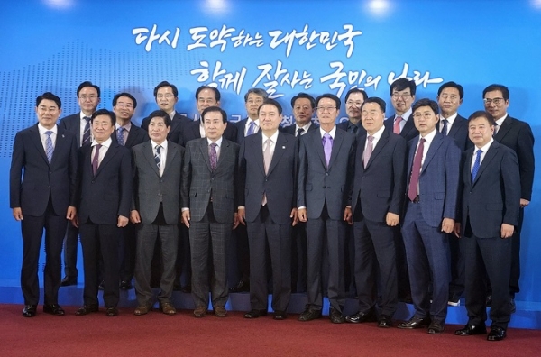 ▲김성 장흥군수가 국정설명회에 참석해 ‘전남 국민안전체험관’ 설치를 건의했다.(사진제공=장흥군)